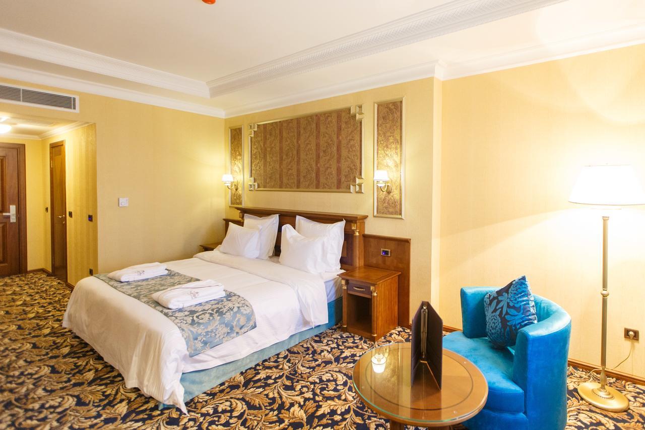 Sultan Palace Hotel Atyrau Exterior photo A room at the hotel