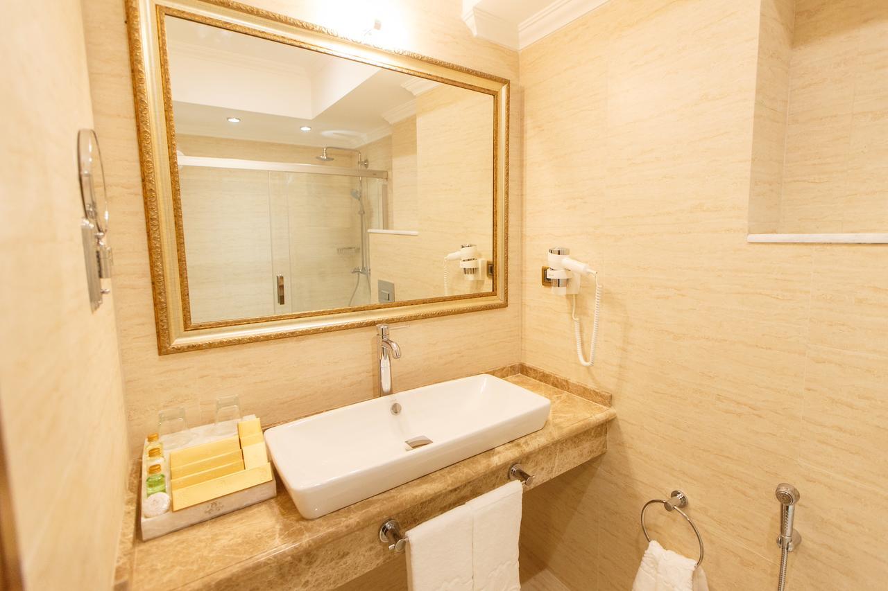 Sultan Palace Hotel Atyrau Exterior photo Bathroom