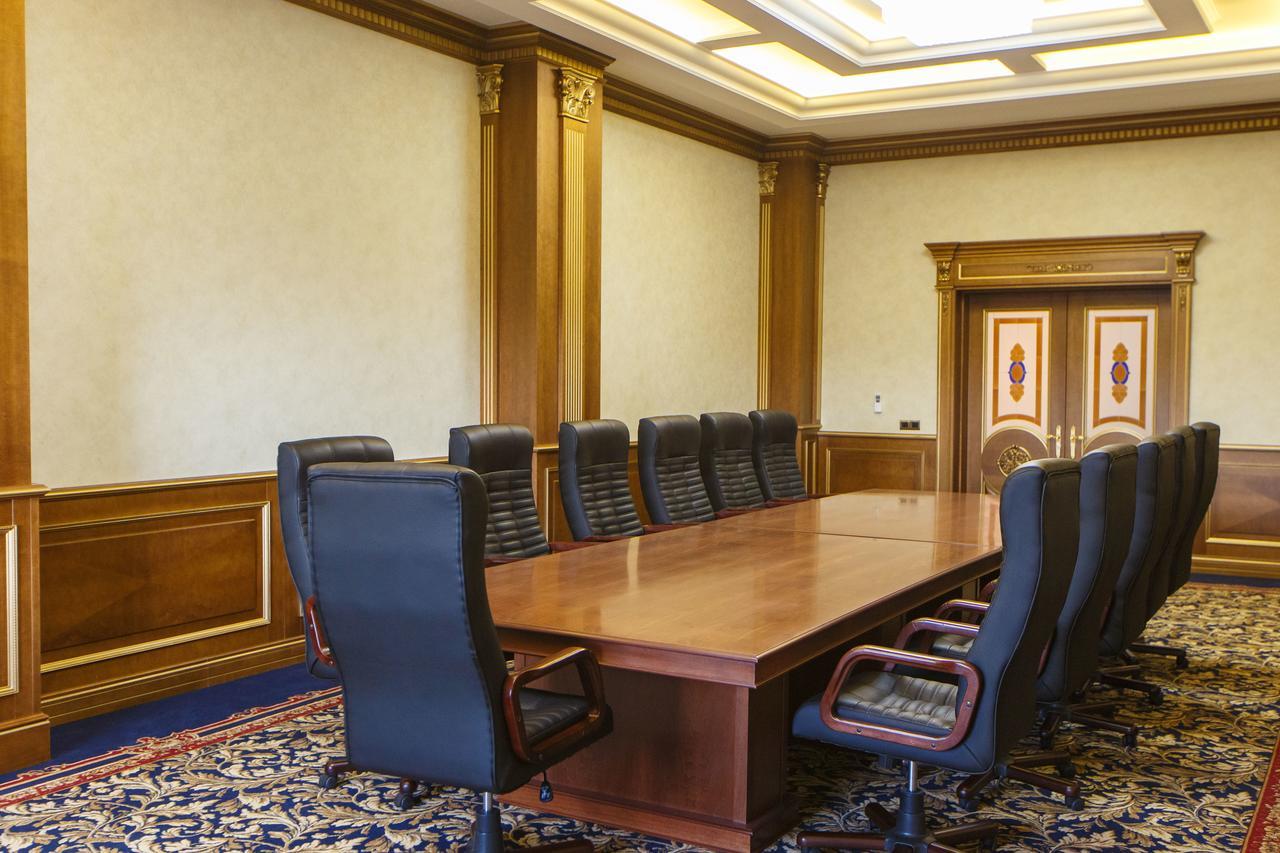 Sultan Palace Hotel Atyrau Exterior photo The meeting room of the Cabinet of the President of the Republic of Azerbaijan