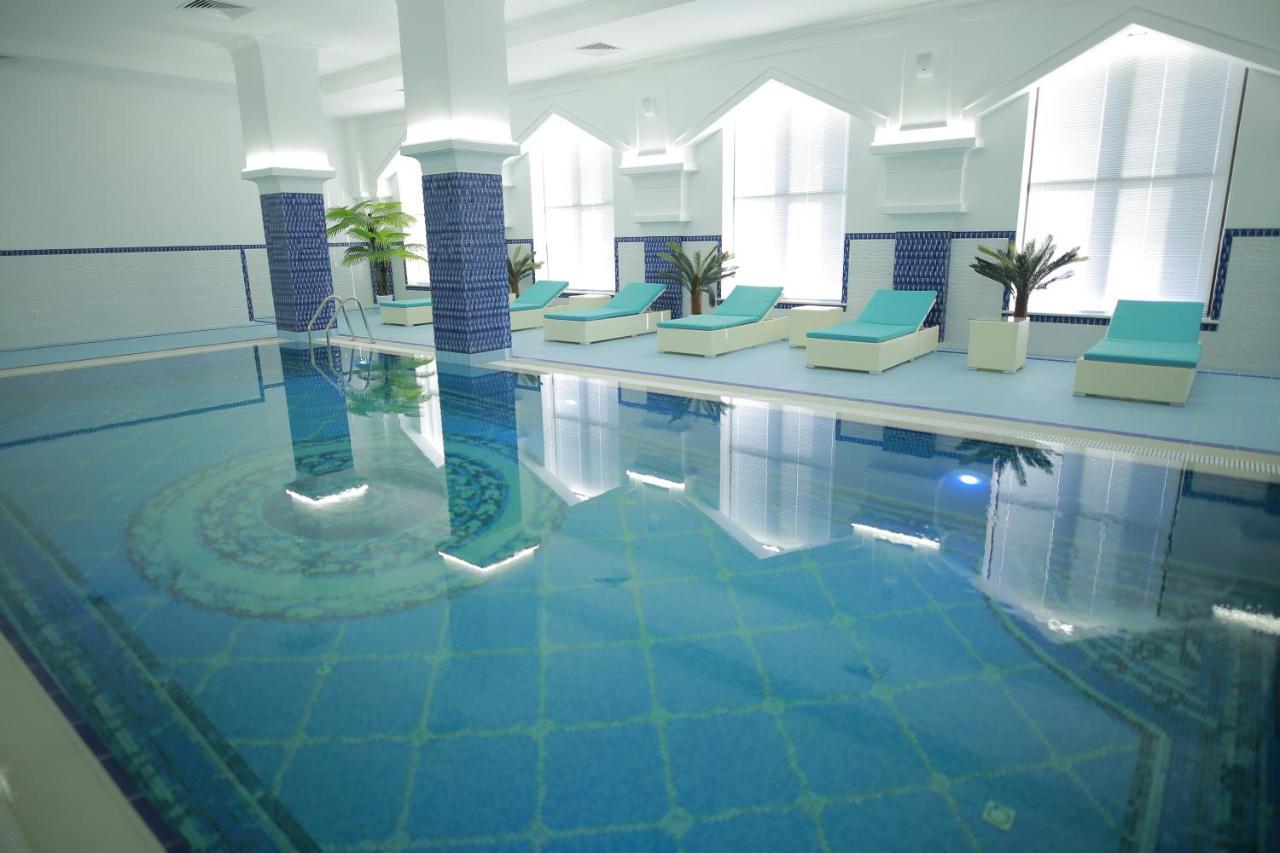 Sultan Palace Hotel Atyrau Exterior photo A swimming pool
